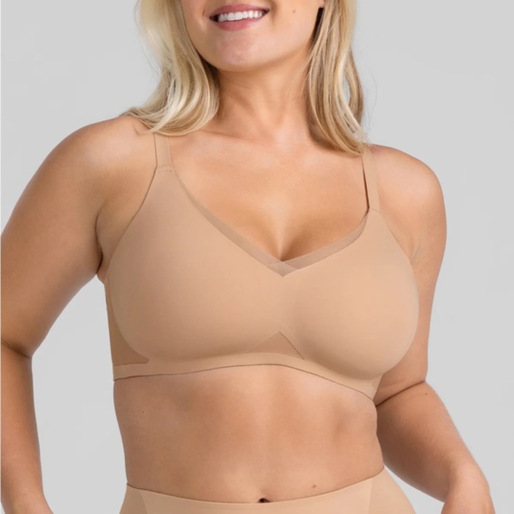 HoneyLove Full Coverage Crossover Wireless Bra in Sand